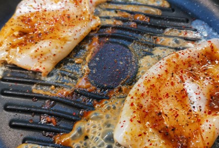 Фото шага рецепта Нежный сливочный кальмар на сковороде гриль 152651 шаг 9  