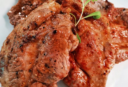 Фото шага рецепта Нежный стейк из свиной шеи 174868 шаг 11