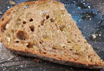 Фото шага рецепта Новогодний бутерброд 175408 шаг 3  