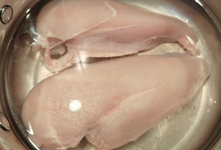 Фото шага рецепта Новогодний салат из курицы и граната 191031 шаг 1  