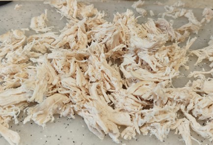 Фото шага рецепта Новогодний салат из курицы и граната 191031 шаг 2  