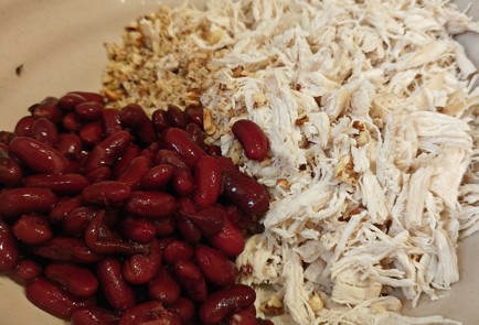 Фото шага рецепта Новогодний салат из курицы и граната 191031 шаг 4  