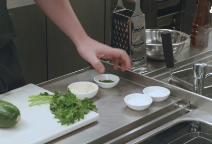 Фото шага рецепта Оладьи из нутовой муки и цукини 175891 шаг 1  