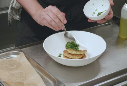 Фото шага рецепта Оладьи из нутовой муки и цукини 175891 шаг 10  