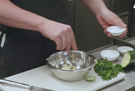 Фото шага рецепта Оладьи из нутовой муки и цукини 175891 шаг 3  