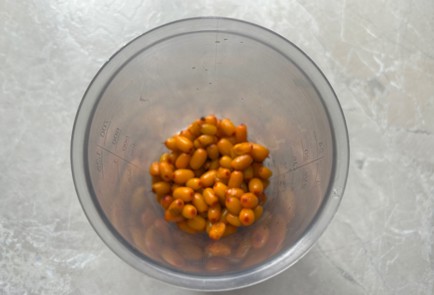 Фото шага рецепта Облепиховые кубики для чая 190033 шаг 2  