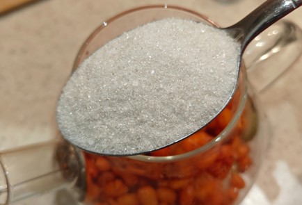 Фото шага рецепта Облепиховый чай с грушей 191382 шаг 8