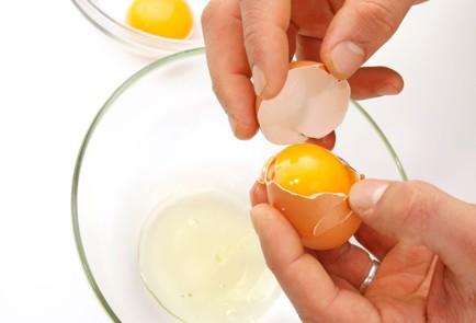 Фото шага рецепта Обжаренные яблочные дольки в омлете 58364 шаг 1