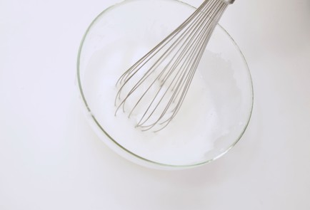 Фото шага рецепта Обжаренные яблочные дольки в омлете 58364 шаг 2