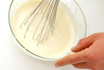 Фото шага рецепта Обжаренные яблочные дольки в омлете 58364 шаг 4