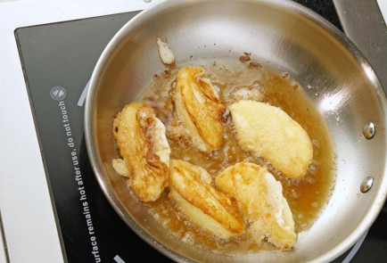 Фото шага рецепта Обжаренные яблочные дольки в омлете 58364 шаг 6