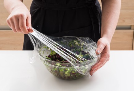 Фото шага рецепта Очень простой салат с фасолью 152053 шаг 6  