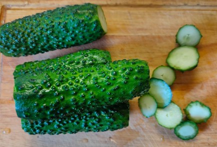 Фото шага рецепта Огурцы малосольные 187075 шаг 2  