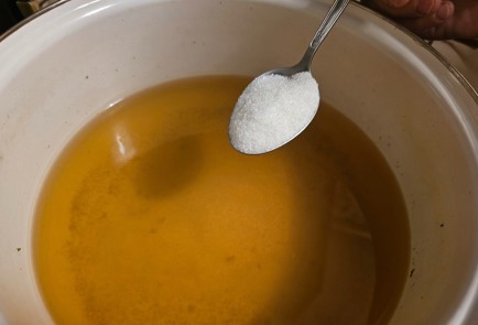 Фото шага рецепта Огурцы маринованные с листьями дуба и смородины 187044 шаг 12  