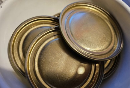 Фото шага рецепта Огурцы маринованные с листьями дуба и смородины 187044 шаг 3  