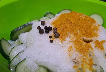 Фото шага рецепта Огурцы на зиму  пикули в банке 190213 шаг 5  