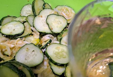 Фото шага рецепта Огурцы на зиму  пикули в банке 190213 шаг 6  