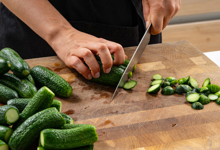 Фото шага рецепта Огурцы маринованные поболгарски 190148 шаг 2  