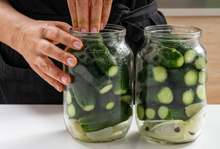 Фото шага рецепта Огурцы маринованные поболгарски 190148 шаг 5  