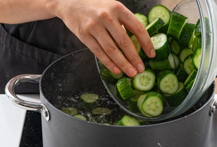 Фото шага рецепта Огурцы пофински на зиму 187084 шаг 7  