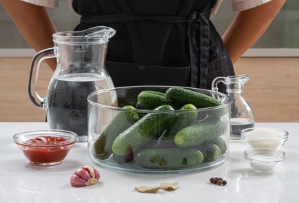 Фото шага рецепта Огурцы с кетчупом на зиму 174214 шаг 1  