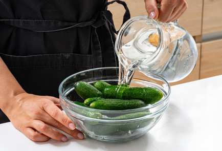 Фото шага рецепта Огурцы в огурцах 190021 шаг 2