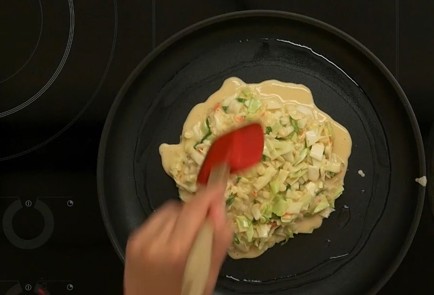 Фото шага рецепта Японский блинчик окономияки 137290 шаг 7  