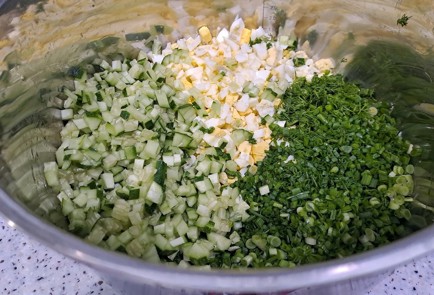 Фото шага рецепта Окрошка без колбасы на курином бульоне 189351 шаг 5  