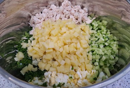 Фото шага рецепта Окрошка без колбасы на курином бульоне 189351 шаг 7  