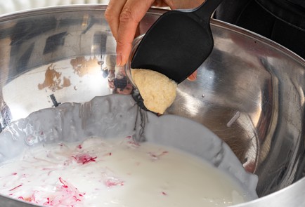 Фото шага рецепта Окрошка из редиски 176349 шаг 4  