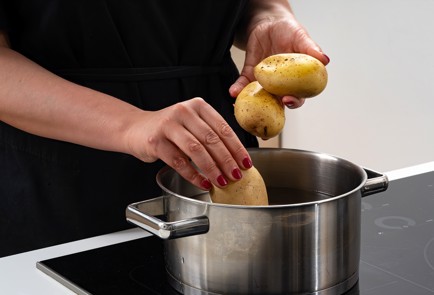 Фото шага рецепта Окрошка на кефире и минералке 173648 шаг 2  