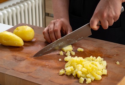 Фото шага рецепта Окрошка на кефире и минералке 173648 шаг 4  