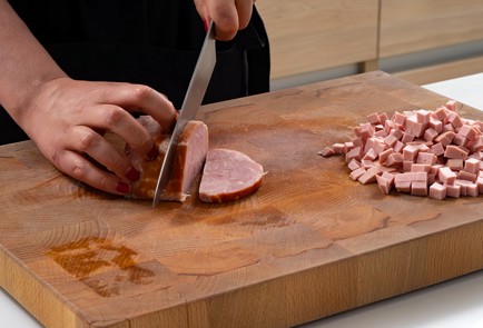 Фото шага рецепта Окрошка на кефире и минералке 173648 шаг 6  