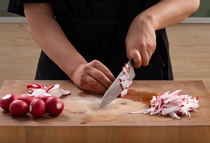 Фото шага рецепта Окрошка на кефире и минералке 173648 шаг 7  