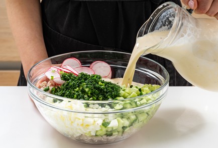 Фото шага рецепта Окрошка на кефире с курицей 189002 шаг 11