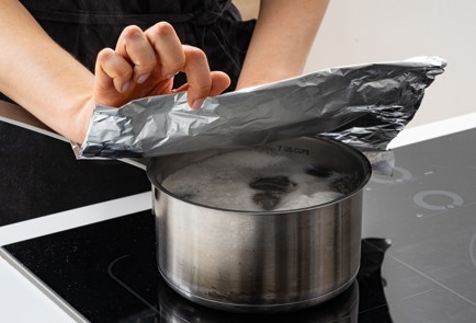 Фото шага рецепта Окрошка на кефире с курицей 189002 шаг 2