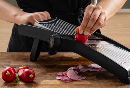 Фото шага рецепта Окрошка на кефире с курицей 189002 шаг 7