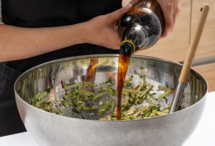 Фото шага рецепта Окрошка на квасе с копченой индейкой 189014 шаг 10  