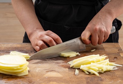 Фото шага рецепта Окрошка на квасе с копченой индейкой 189014 шаг 3  
