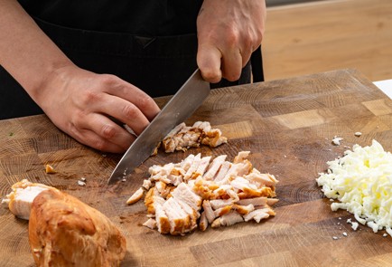 Фото шага рецепта Окрошка на квасе с копченой индейкой 189014 шаг 6  