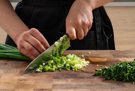 Фото шага рецепта Окрошка на квасе с копченой индейкой 189014 шаг 7  