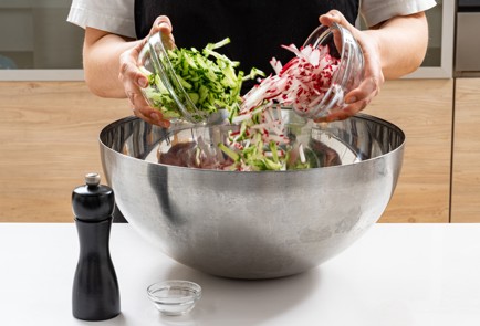 Фото шага рецепта Окрошка на квасе с копченой индейкой 189014 шаг 9  