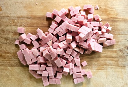 Фото шага рецепта Окрошка на сметане 189360 шаг 4  