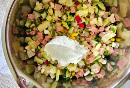 Фото шага рецепта Окрошка на сметане 189360 шаг 8  