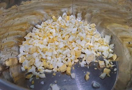 Фото шага рецепта Окрошка с колбасой на картофельном бульоне 189350 шаг 5  