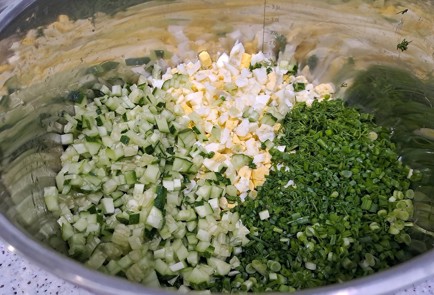 Фото шага рецепта Окрошка с колбасой на картофельном бульоне 189350 шаг 7  