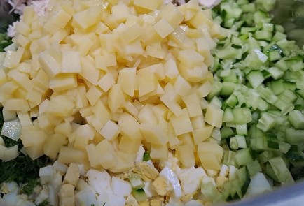 Фото шага рецепта Окрошка с колбасой на картофельном бульоне 189350 шаг 8  