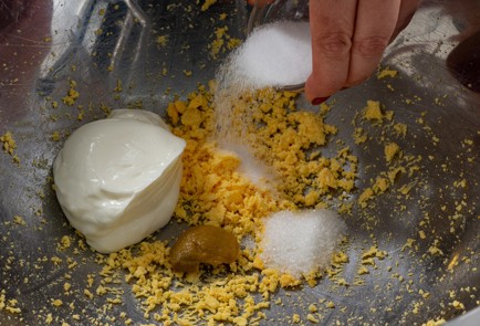 Фото шага рецепта Окрошка с колбасой 173647 шаг 7  