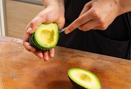 Фото шага рецепта Окрошка с сыром и молодой печеной картошкой 186658 шаг 4  