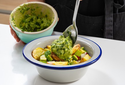 Фото шага рецепта Окрошка с сыром и молодой печеной картошкой 186658 шаг 8  